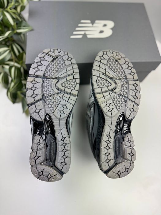 Buty New Balance 1906R z elementami odblaskowymi