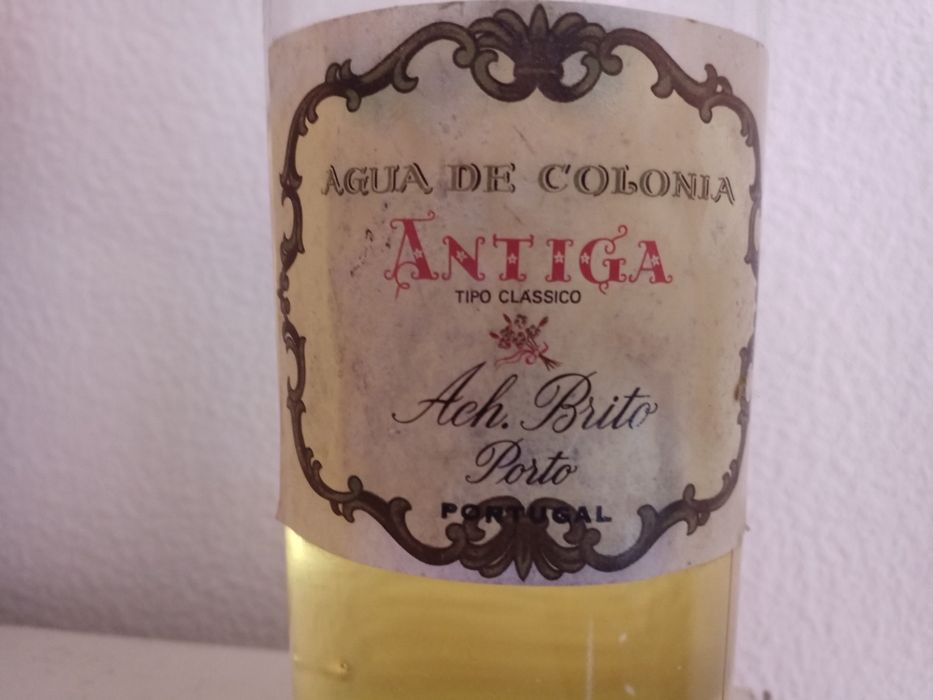 Água de colônia Ach. Brito