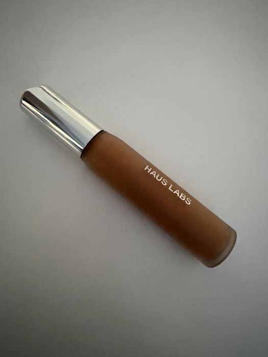 Haus Labs Triclone Skin Tech Concealer | Odcień 40 Medium Deep Golden