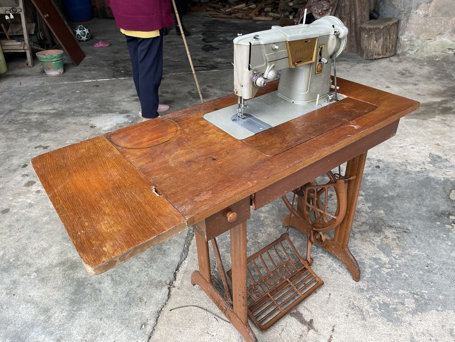 Máquina de Costura Singer
