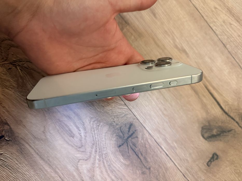 Sprzedam iphone 15 pro  bateria 77