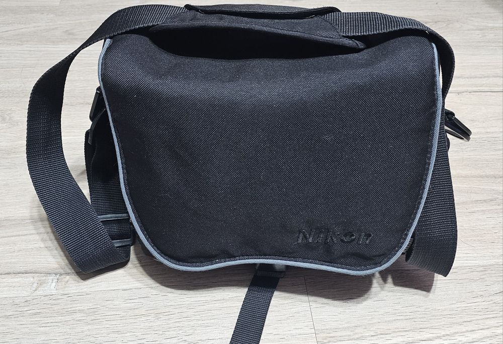 Сумка для фотоапарата Nikon CF-EU04