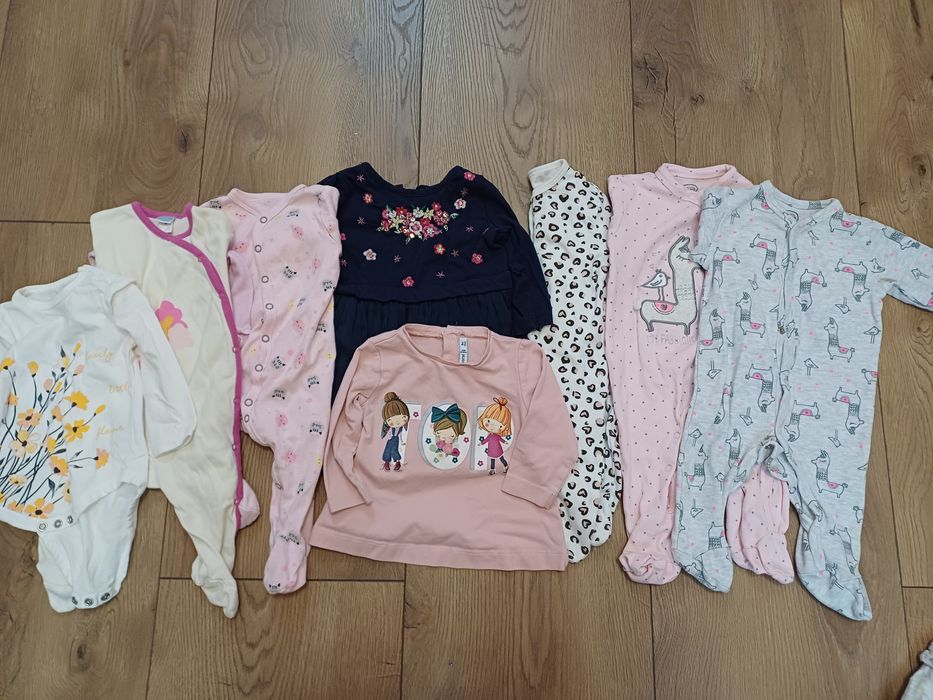 Komplet ubranek dla dziewczynki rozm. 68