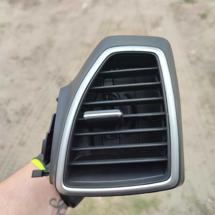 Hyundai Tucson III lift kratka nawiewu prawa