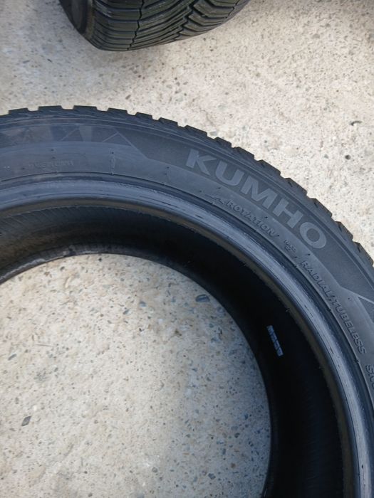 Opony wielosezonowe 235 45 R17 Kumho Solus 4s
