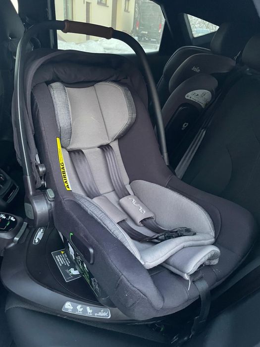 Sprzedam fotelik z bazą obrotową Nuna