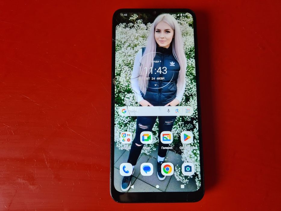 Смартфон МОТО Е13. 2/64. 13Андройд. 6,5 дюймов. Батереи 5000mah.