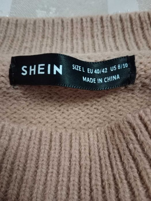 Sweterek beżowy z sercem