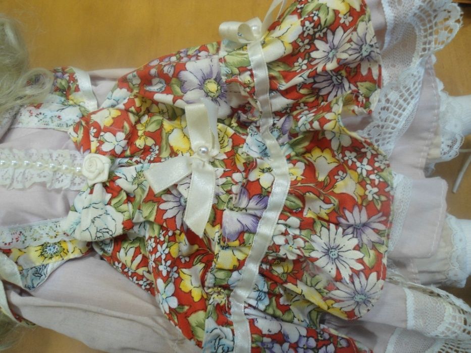 boneca antiga em porcelana,