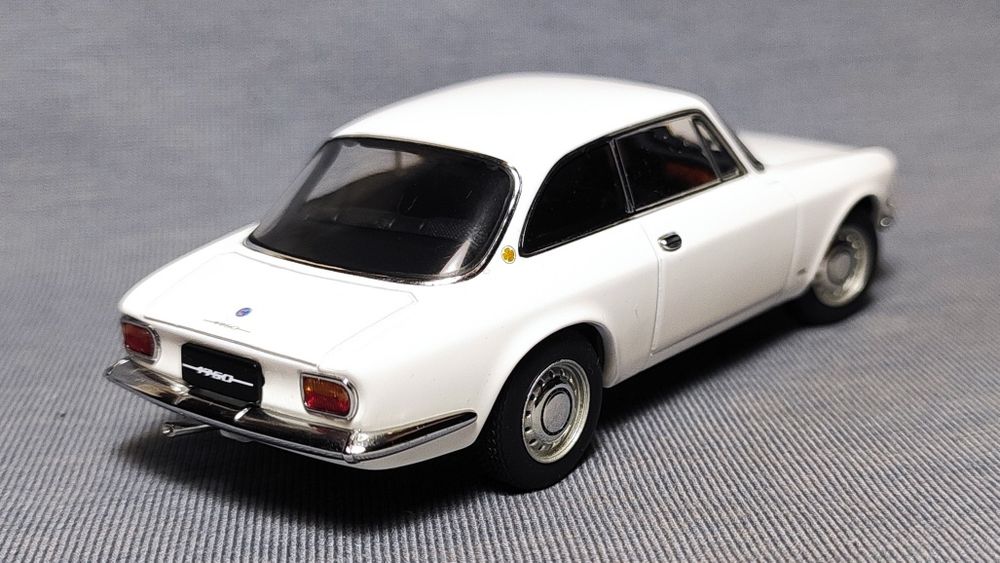 Модель 1/43 Alfa Romeo 1750 GT Veloce (Autoart)