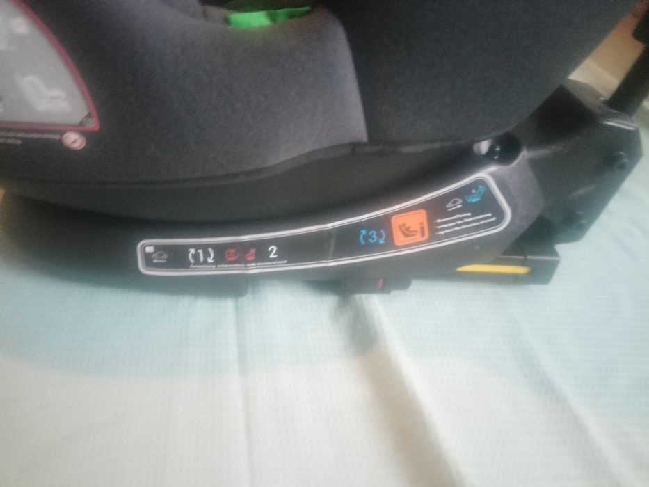 Nowy fotelik samochodowy ISOFIX
