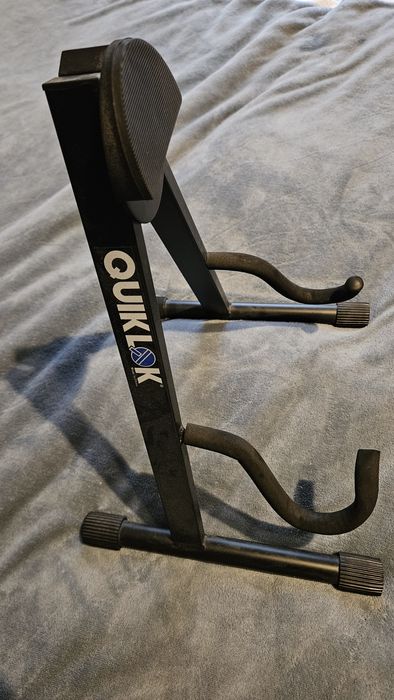 Guitarra Squier Stratocaster + Amplificador e acessórios completos