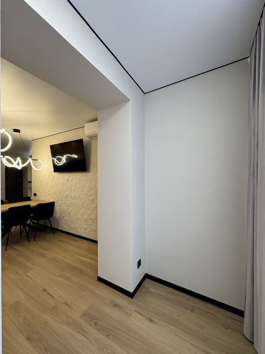 Велика 1-кімнатна квартира видова на Міське Озеро