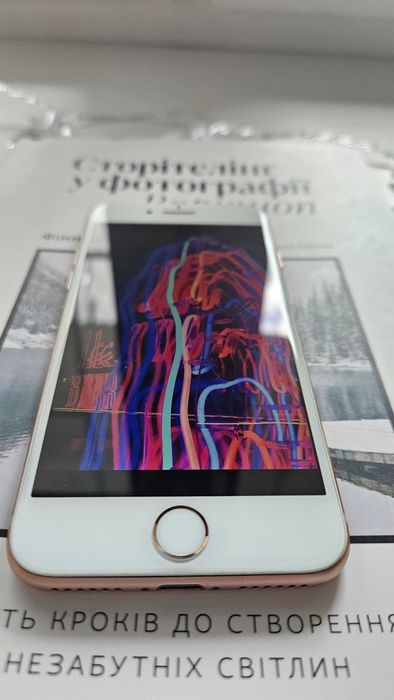 Телефон iPhone 8