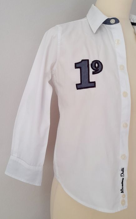 Camisa Massimo Dutti, branca, detalhes a azul marinho. T. 5/6 anos