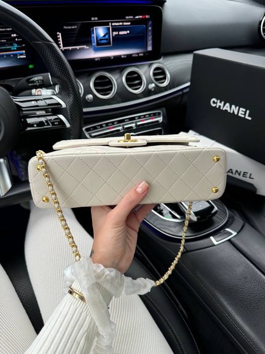 Chanel Medium Top Handle Light Beige Lambskin premium / сумочка Шанель