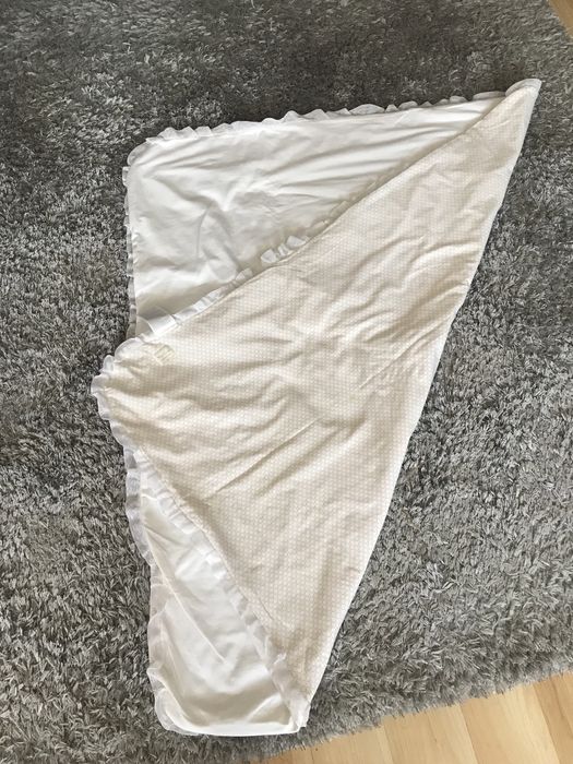 Kołderka niemowlęca Mayoral dla dziewczynki.