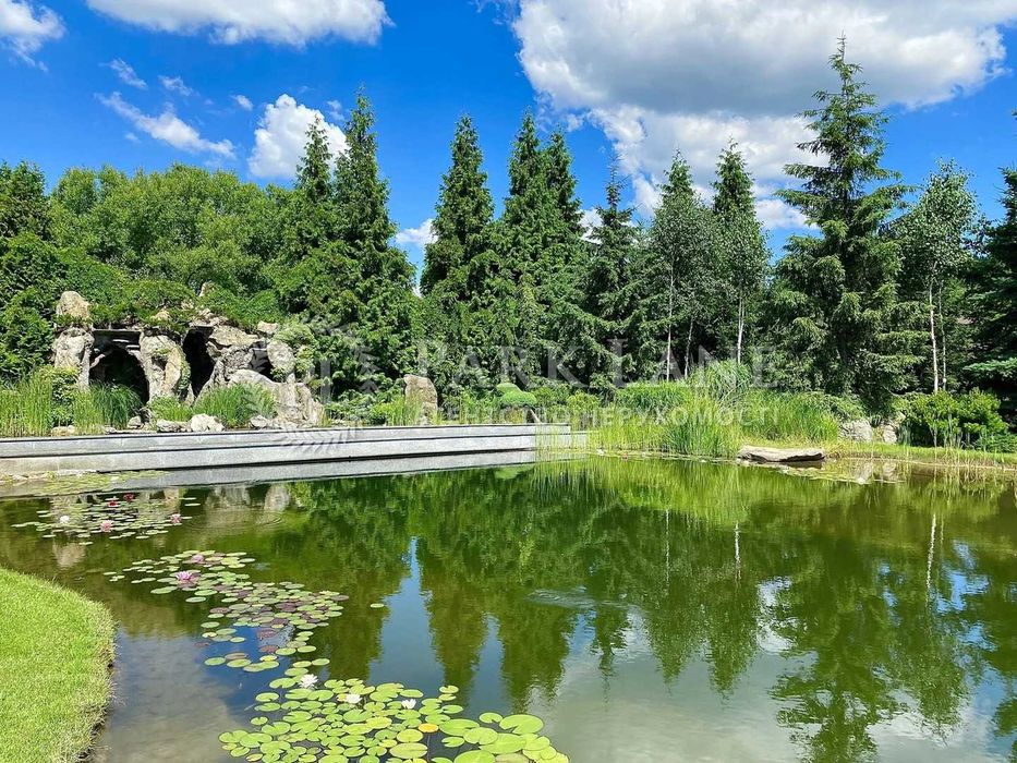 Оренда будинку Лісники. Будинок під горою. 1.3га землі.