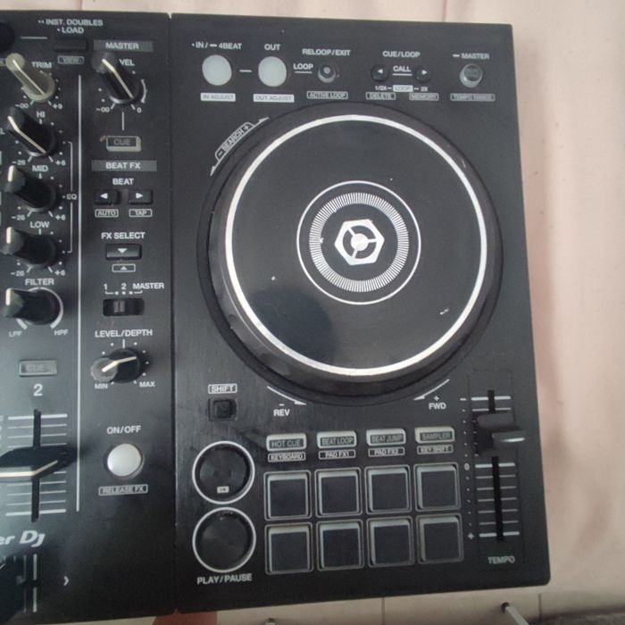 Vendo Mesa de DJ Pioneer