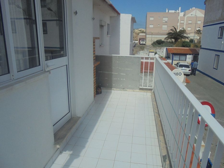 Peniche -Apartamento T2 para alugar na ÉPOCA ESCOLAR
