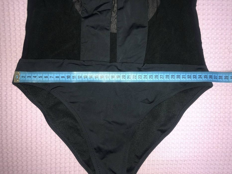 Сдельный черный  купальник р50-52