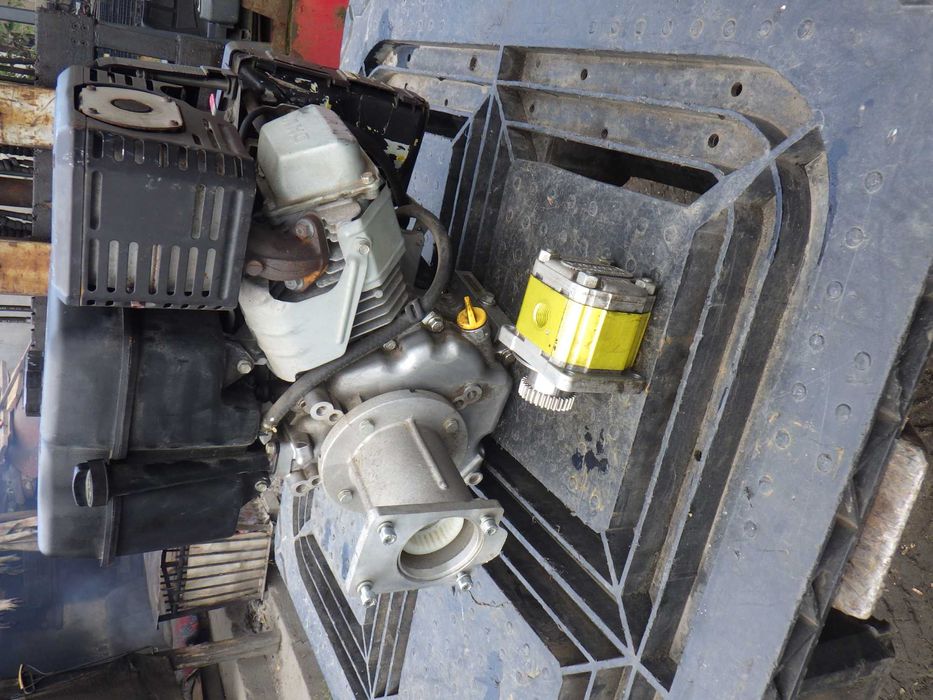 Briggs & Stratton Commercial Pompa Hydrauliczna  Łuparka Rębak irp..