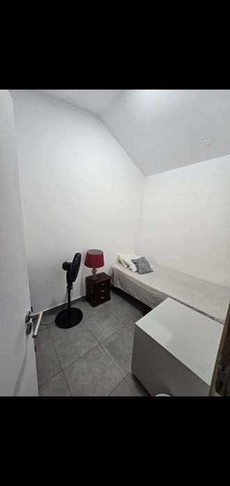 Quarto para arrendar junto à casa da Música