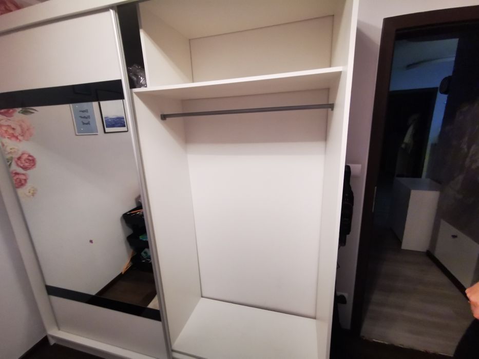 Szafa przesuwna dwudrzwiowa z lustrem