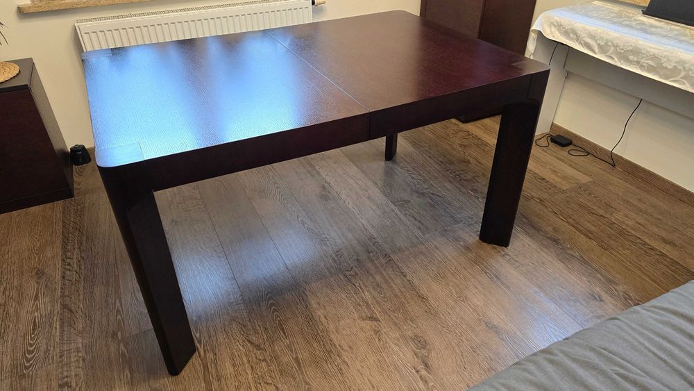 Stół i 4 krzesła Paged Meble Corso