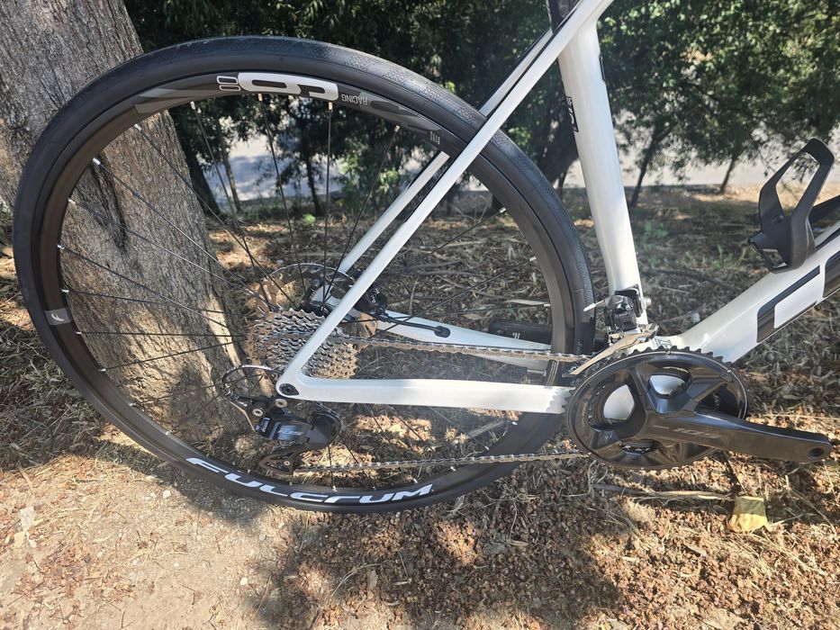 Bicicleta de carbono 12x2v nova