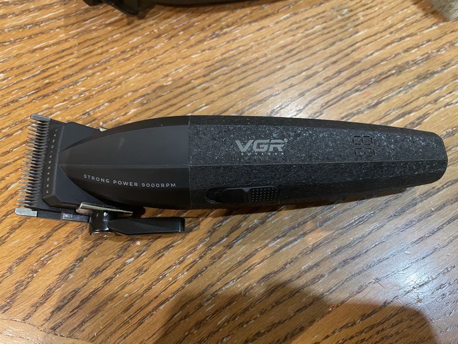Maszynka do strzyżenia i trymer VGR V640