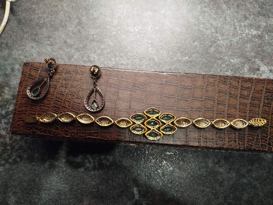 Изумрудный браслет и серьги