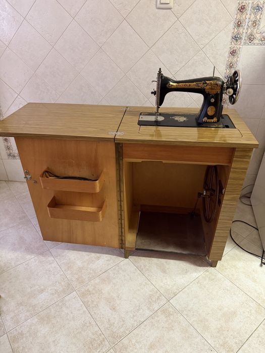 Maquina costura Singer com móvel