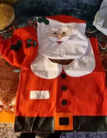 Kreatywny zestaw łazienkowy z motywem Mikołaja.