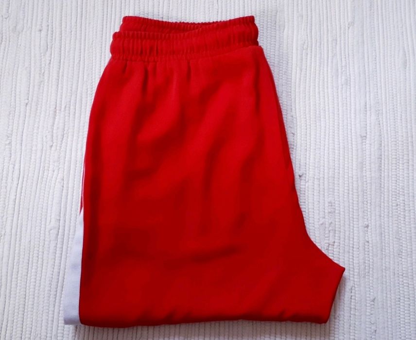 Czerowne spodnie casual lampas Stradivarius