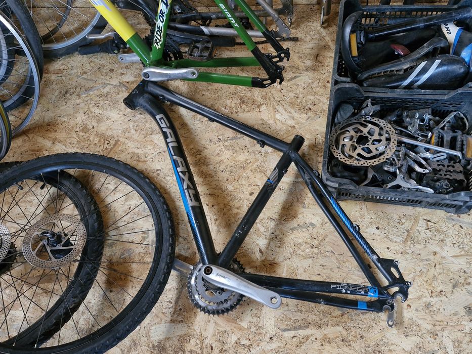 Całość Części rowerowe / Rama / Koło / Amortyzator / Hamulce / rower