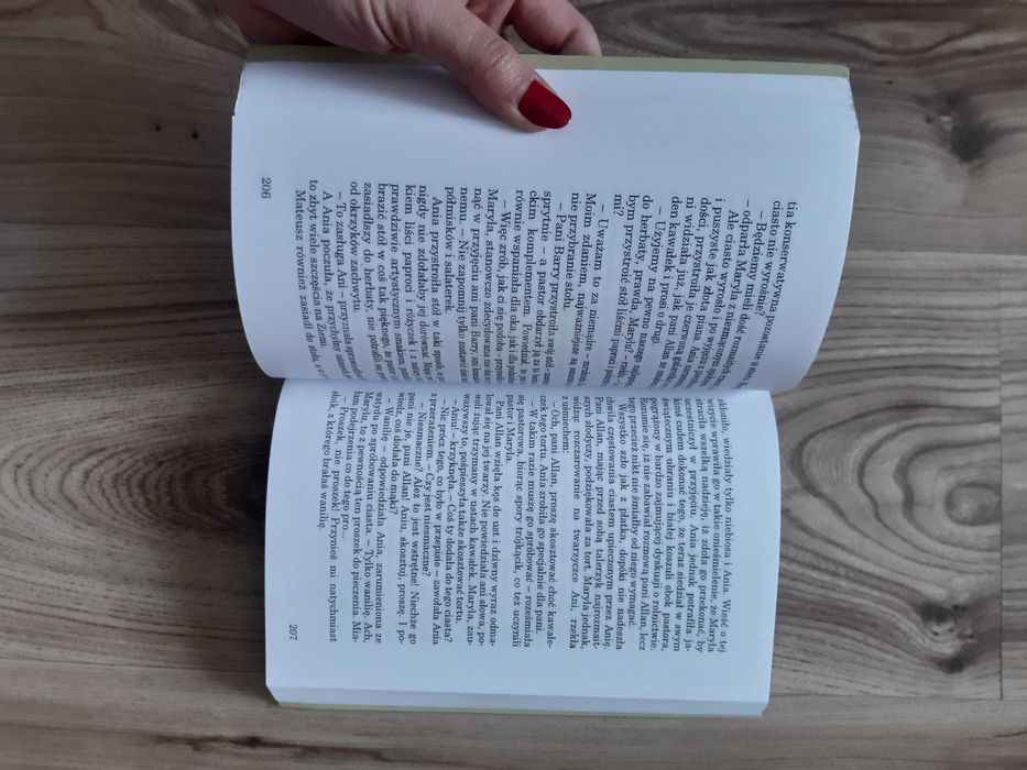 L. M. Montgomery "Ania z Zielonego Wzgórza" książka piękne wydanie