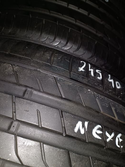 Pneus  245/40/20