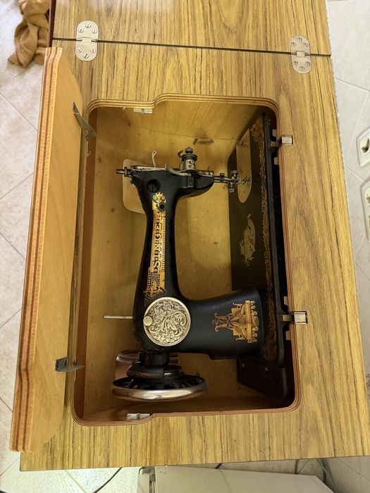 Maquina costura Singer com móvel