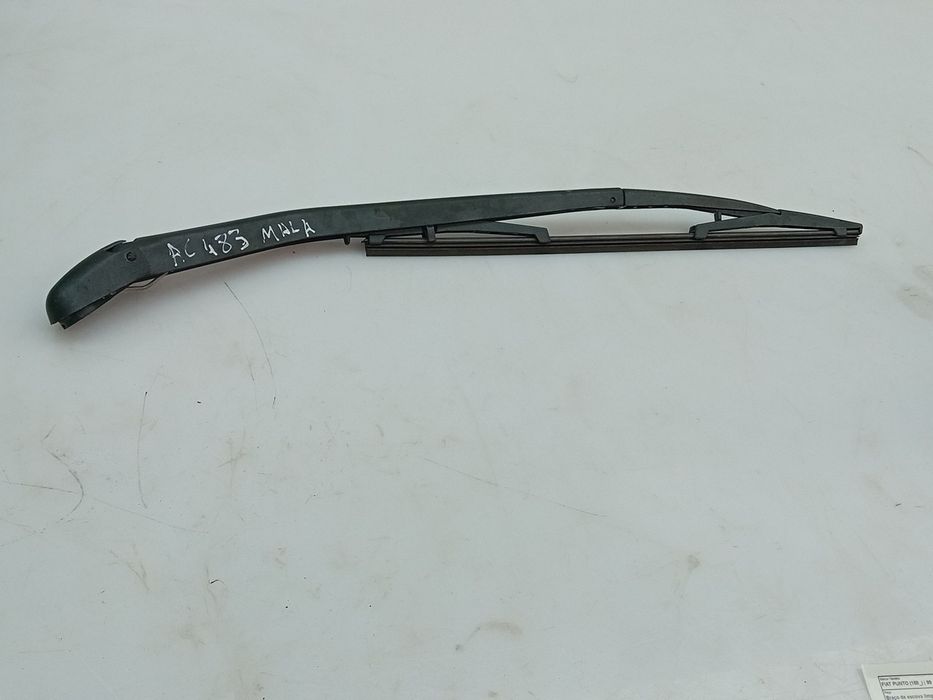 Haste / braço de escova limpa vidros trás FIAT Punto (188_)