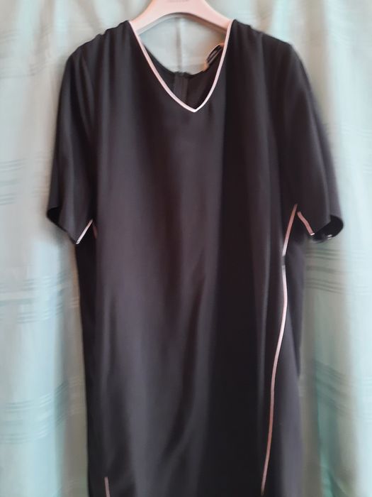 Czarna sukienka firmy Tatuum rozm. 44