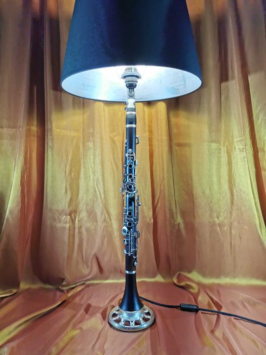 Оригинальная настольная лампа для любителей музыки и винтажа