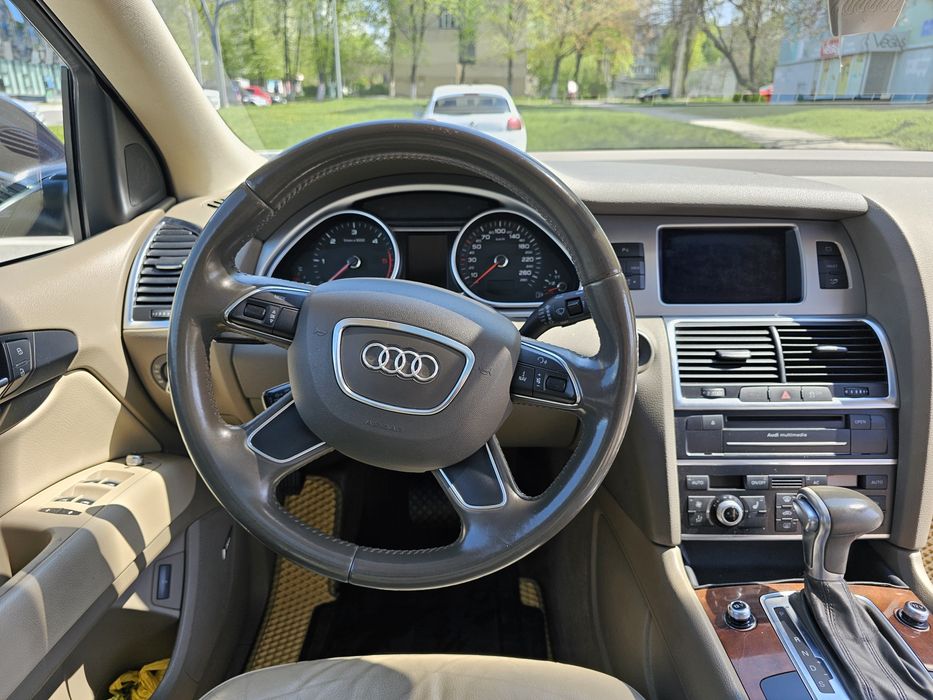 продам AUDI Q7 2013 г. дизель 3,0