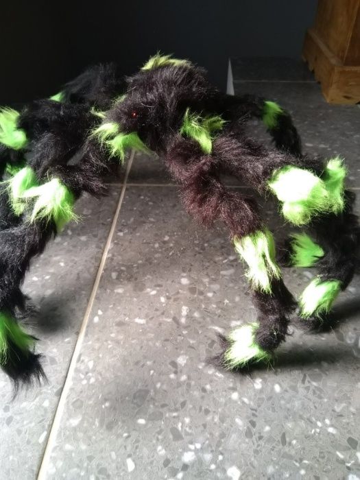 Giant Spider + Spider Web - Glow in the Dark (Phosphorescent)64409379490561123