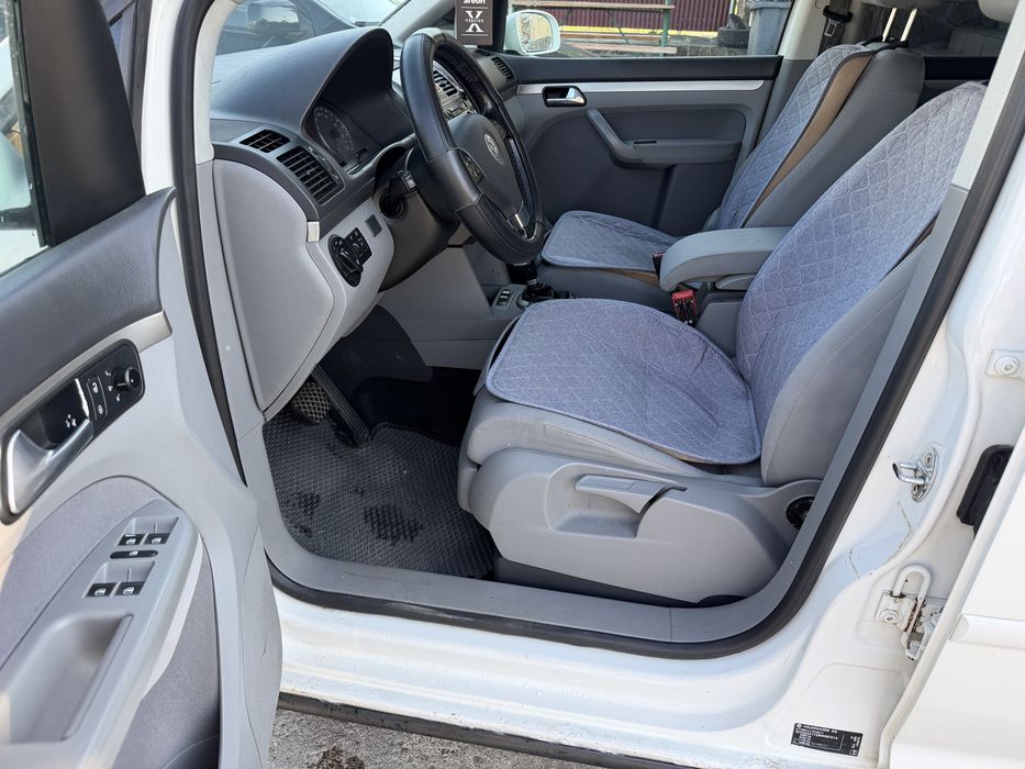 Volkswagen Touran ( Avtomat )