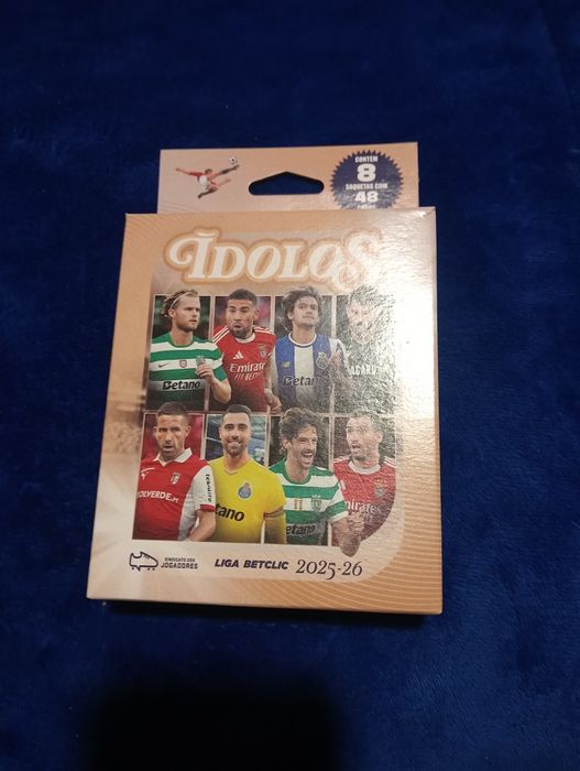 Vendo caixa com 48 cartas todas diferentes só 2€