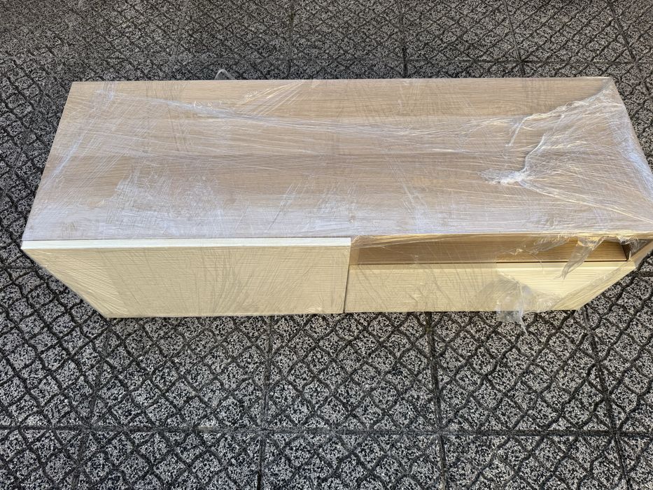 Vendo moveis de Tv / aparador 40€ e espelhos redondos 25€