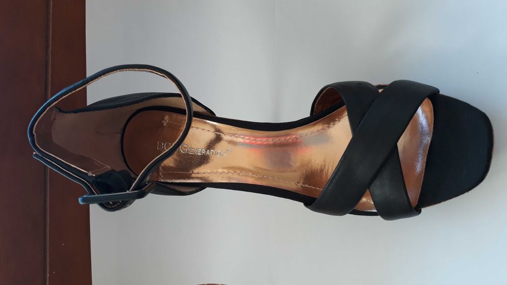 Szpilki BCBG MAX AZRIA rozm.40, nowe
