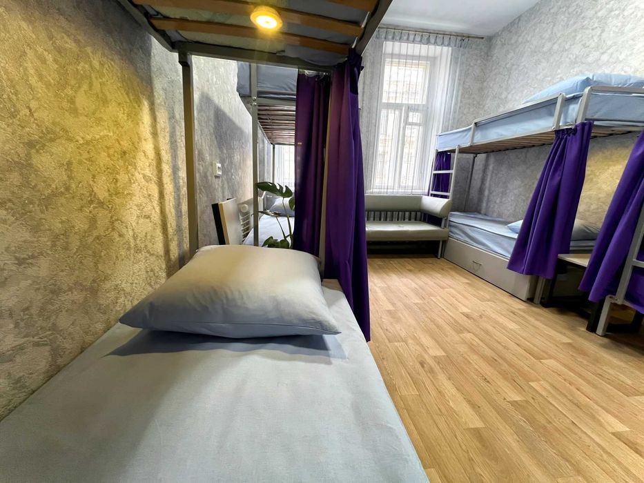 Місце у хостелі, Шевченківський р-н/Є опалення, комфортна температура.