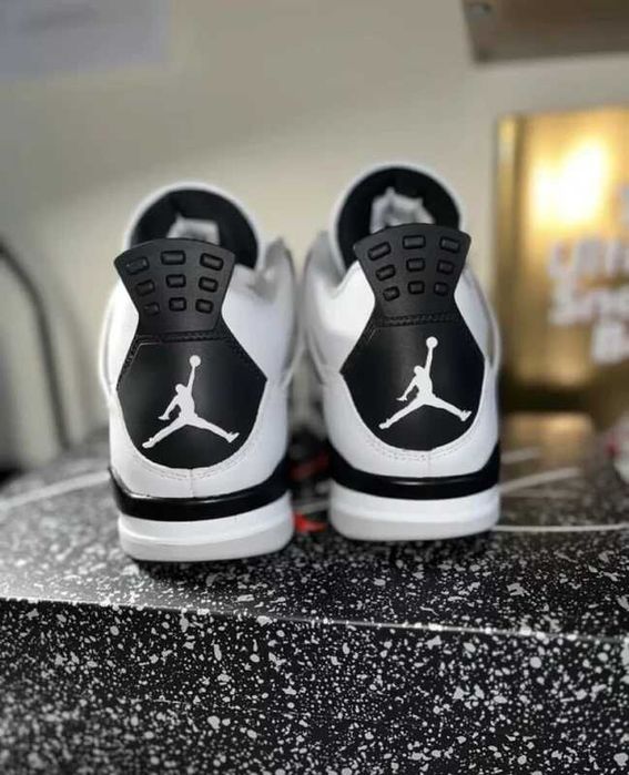 Jordan 4 retro Military black R.42